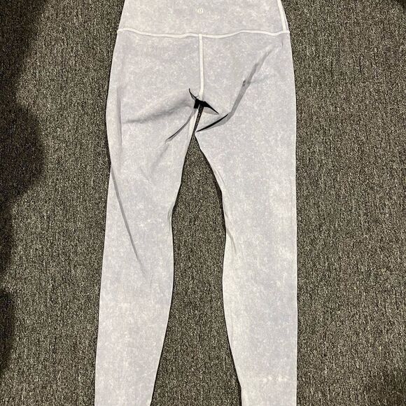 Lululemon Light Gray High-Waisted Leggings size 8 - Picture 2 of 2